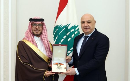 عون يُقلّد البخاري وسام الأرز الوطني