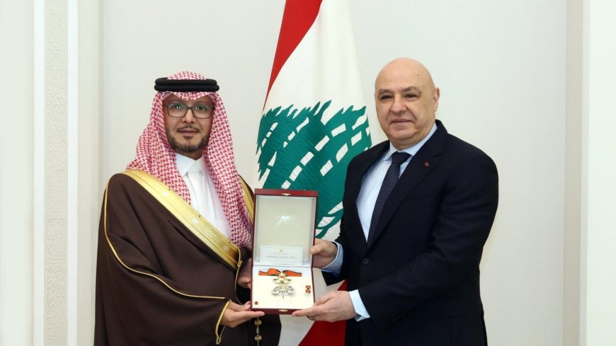 عون يُقلّد البخاري وسام الأرز الوطني
